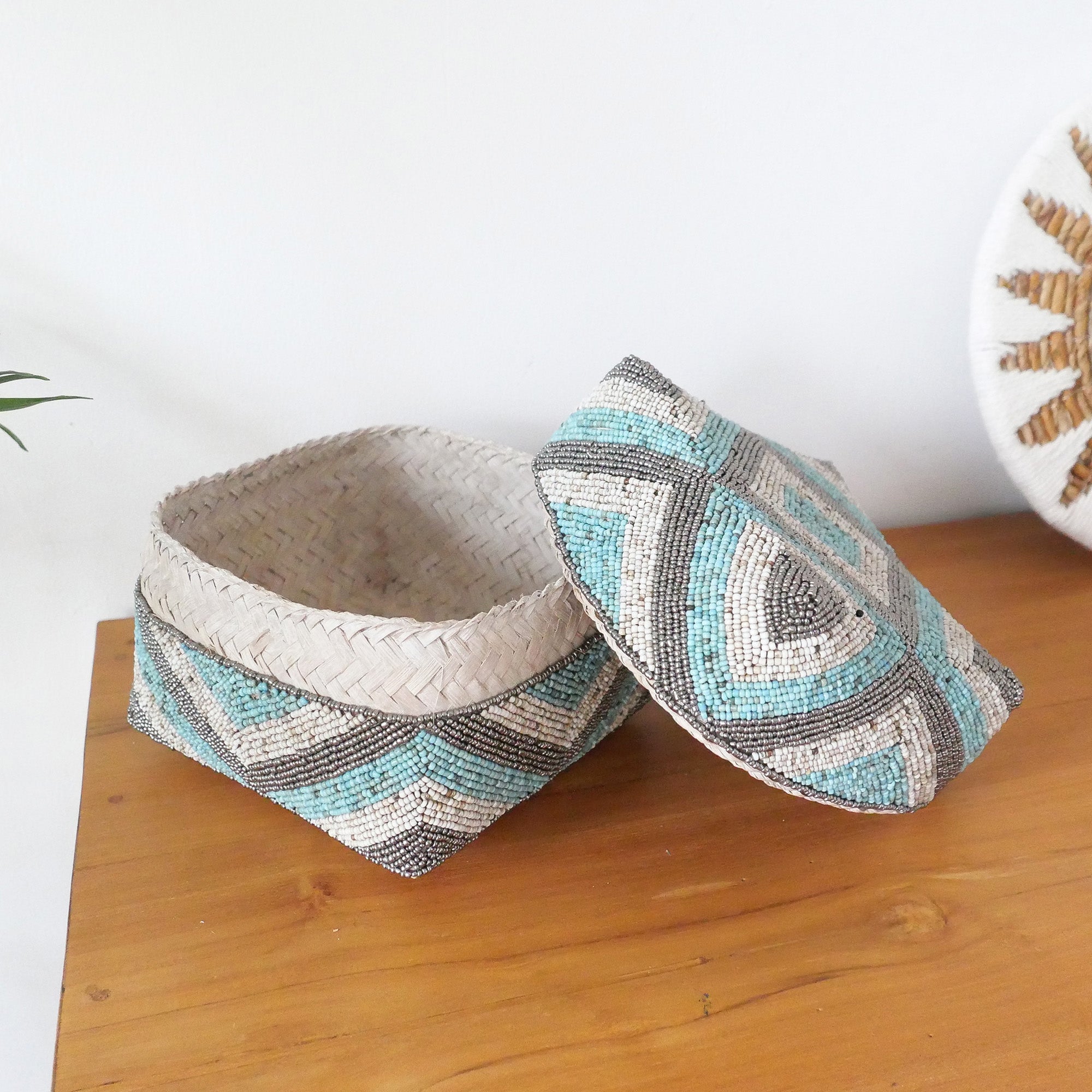 Decorative beaded box set 011