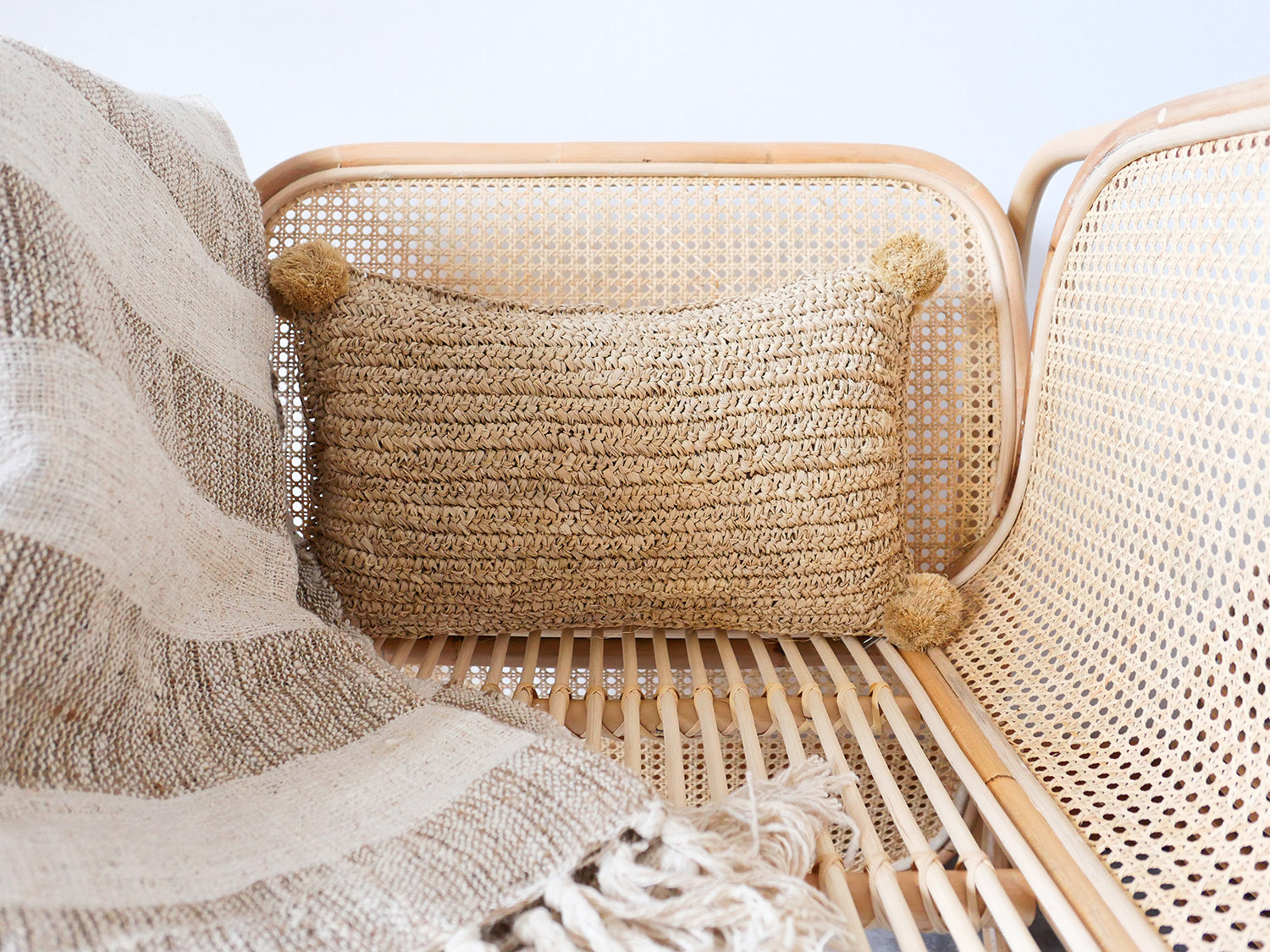 Sunda - Raffia pillow cover with pom pom rectangular