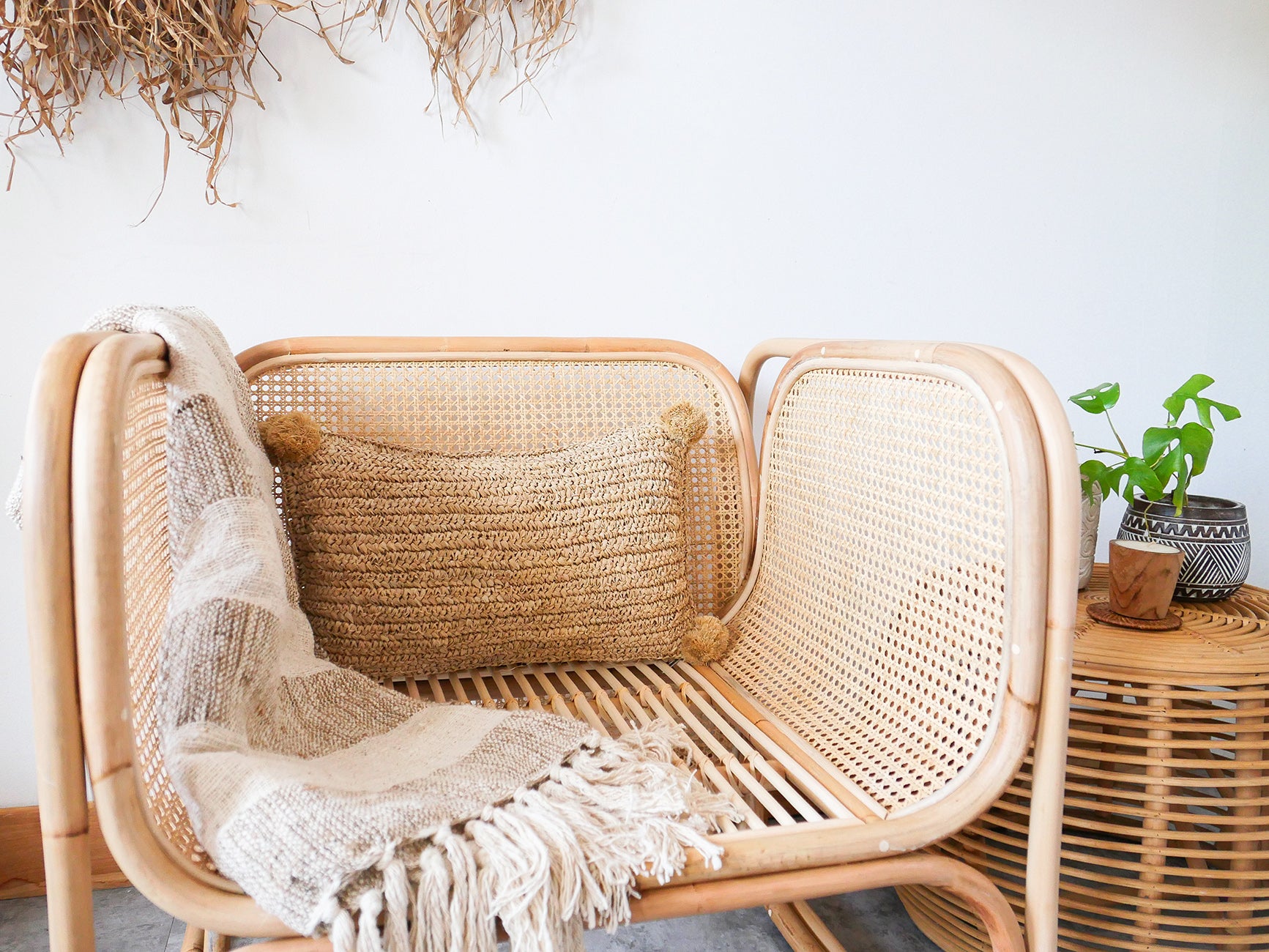 Sunda - Raffia pillow cover with pom pom rectangular