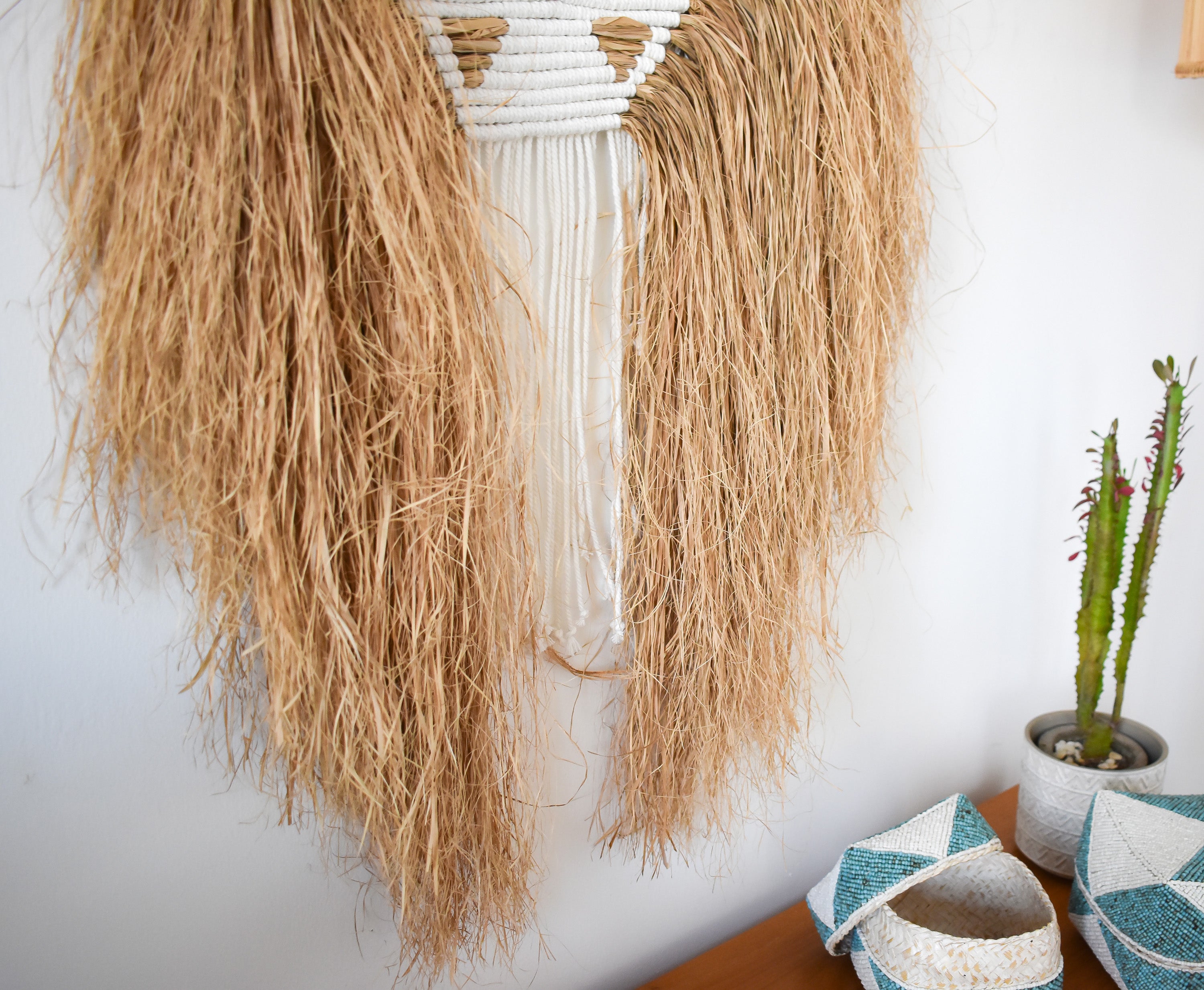 Kanobe - raffia and macramé wall decor