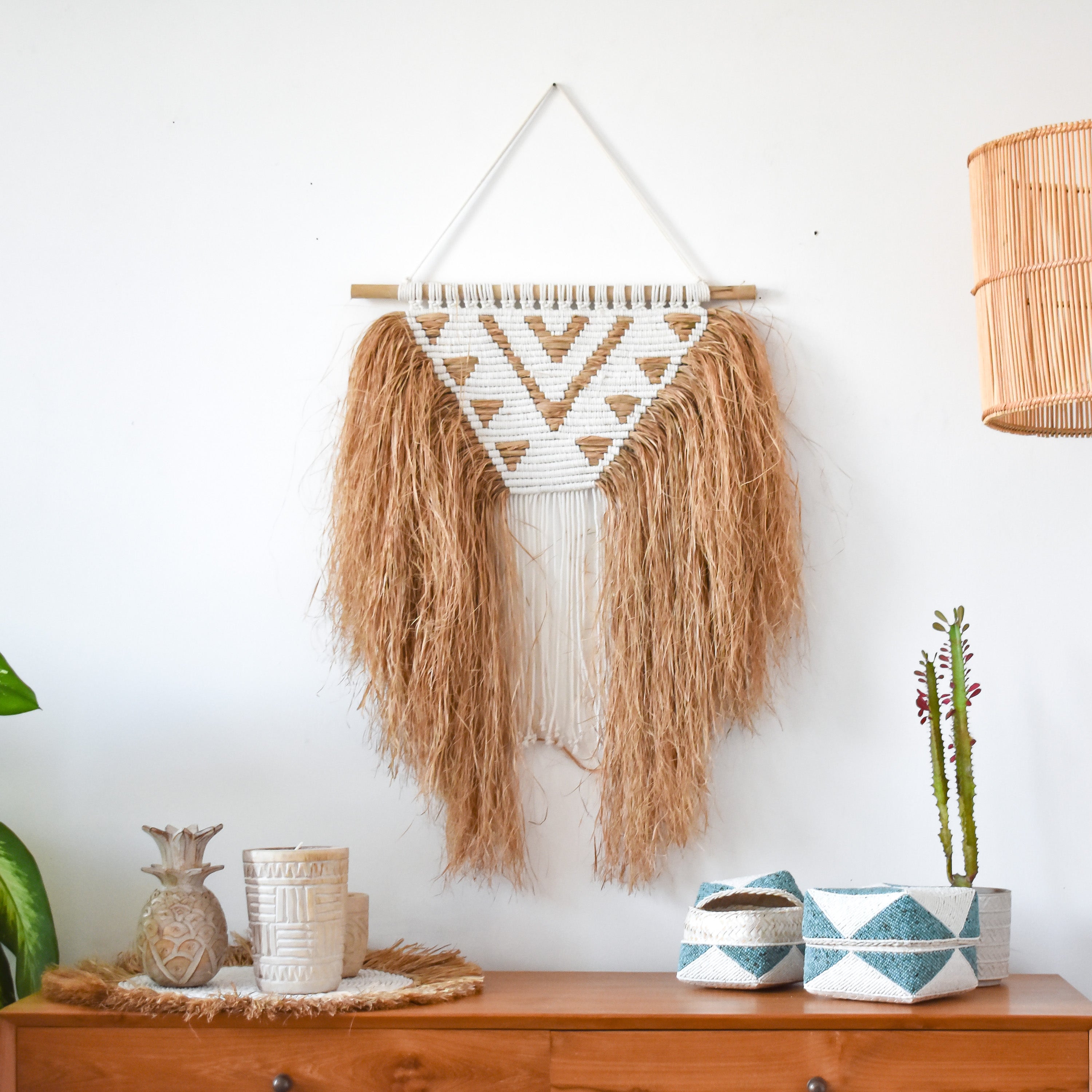 Kanobe - raffia and macramé wall decor