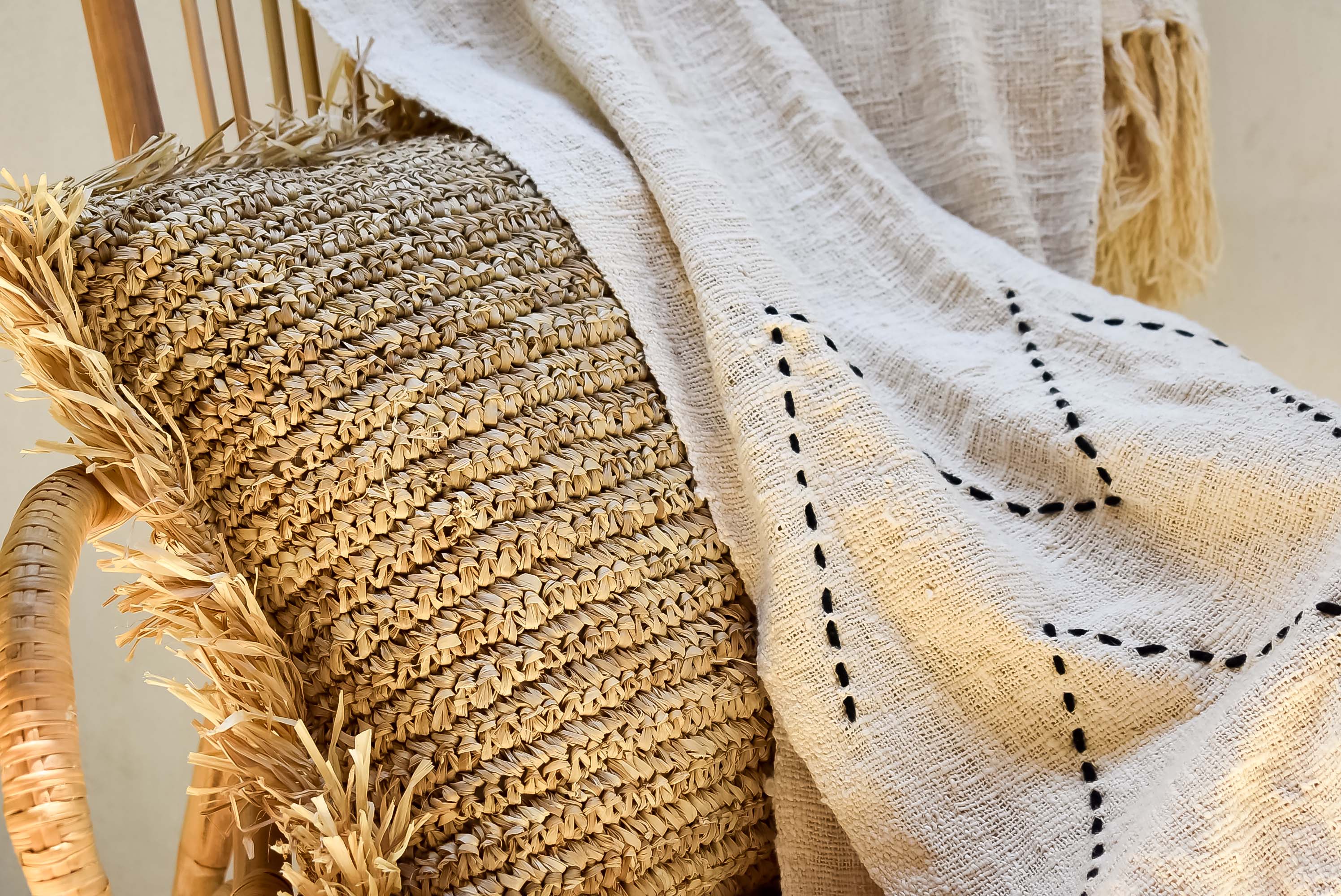 Raffia pillow cover with fringe - Joglo Living