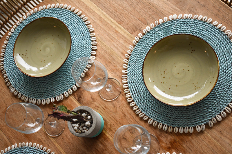 Seagrass placemat set with cowrie shell - light blue