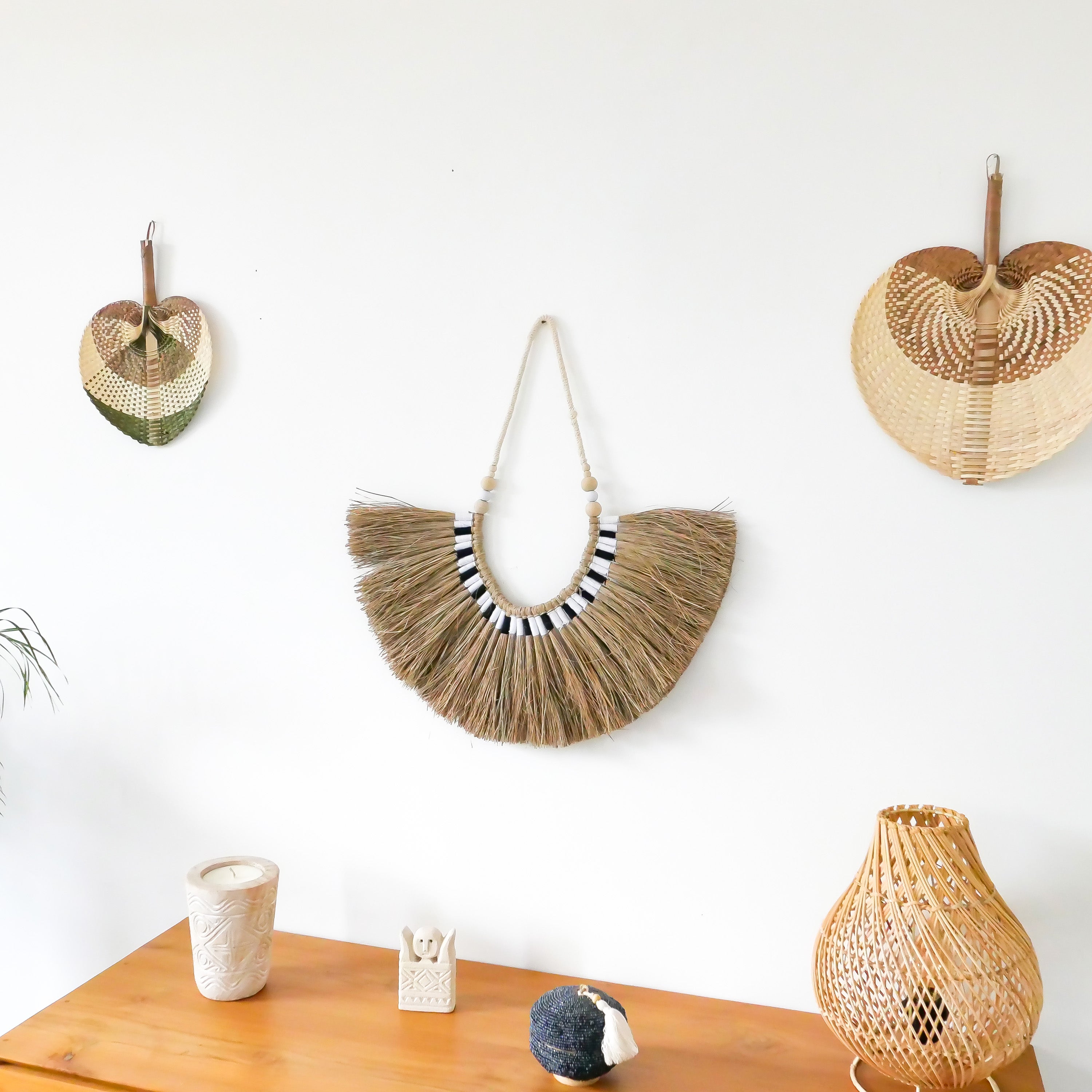 Decoración de pared de rafia