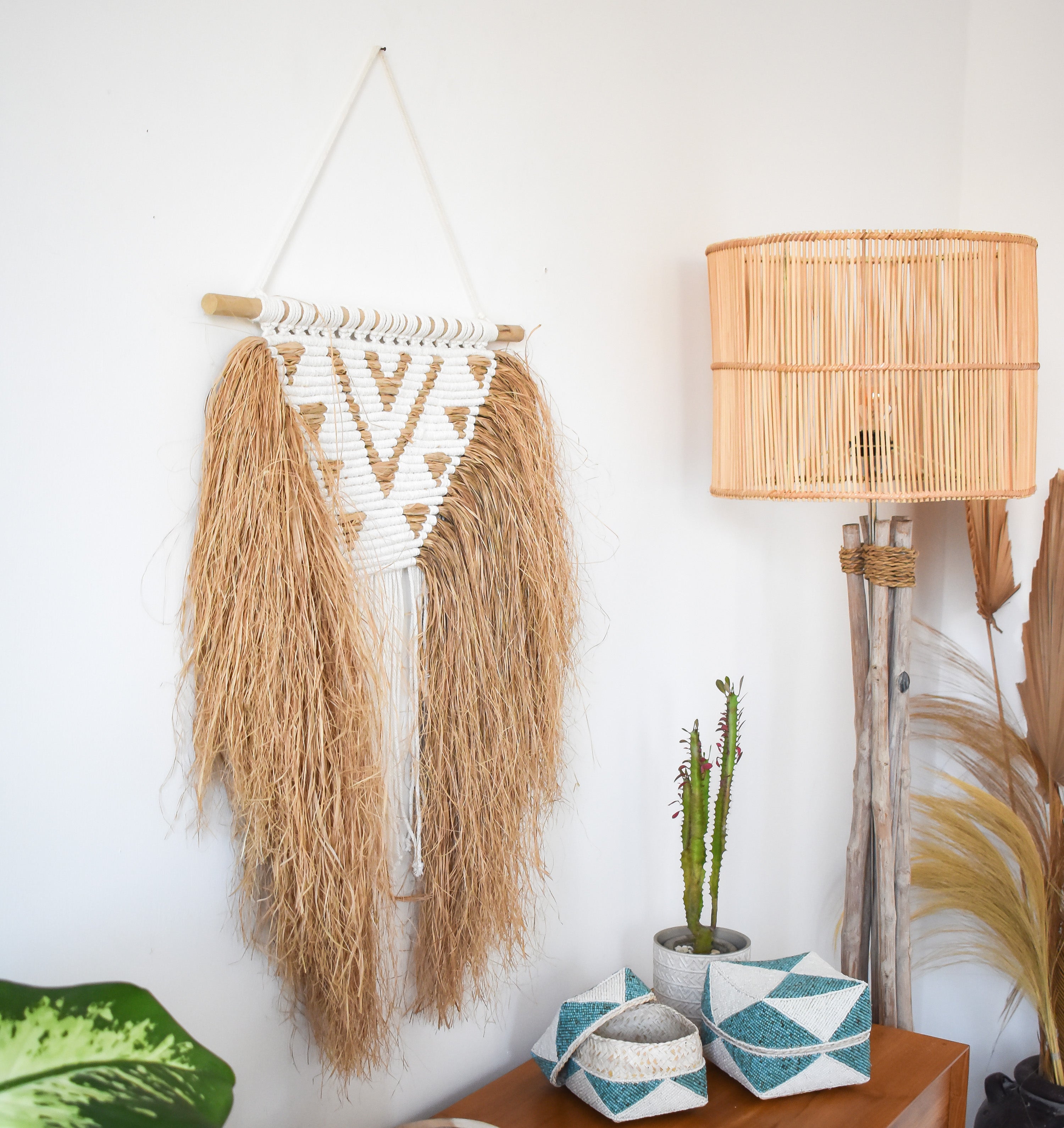 Kanobe - raffia and macramé wall decor