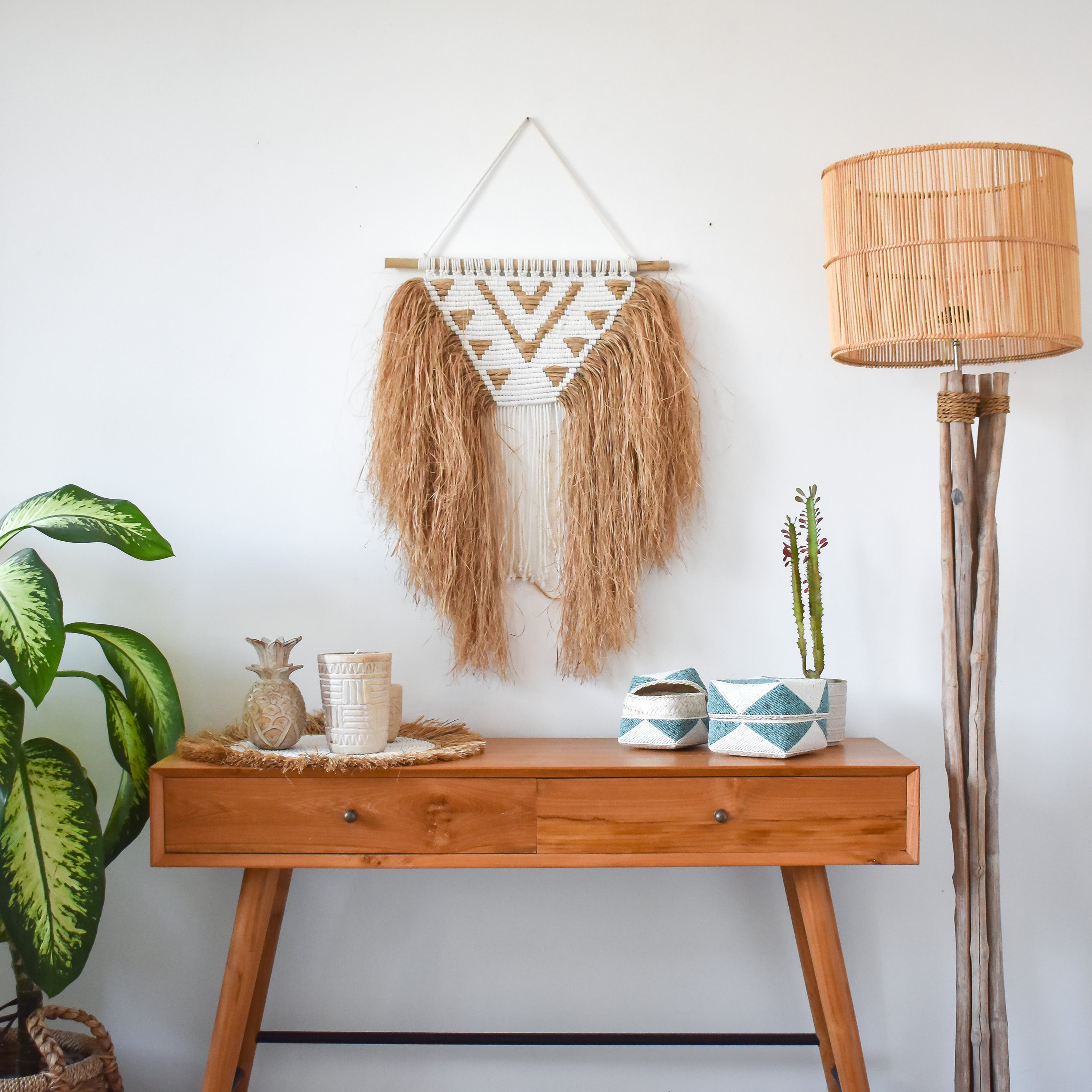 Kanobe - raffia and macramé wall decor