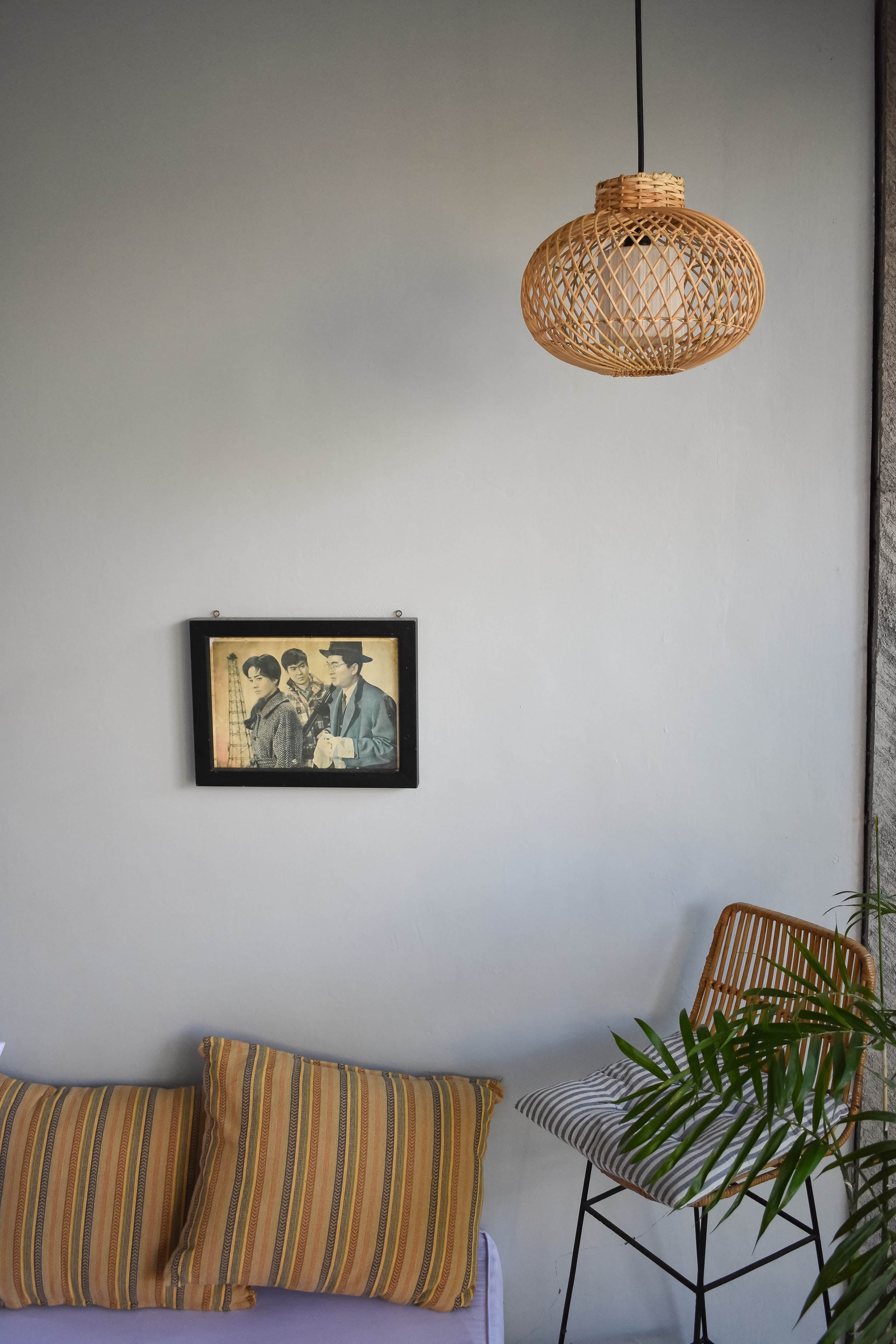 Rattan pendant light with diffuser