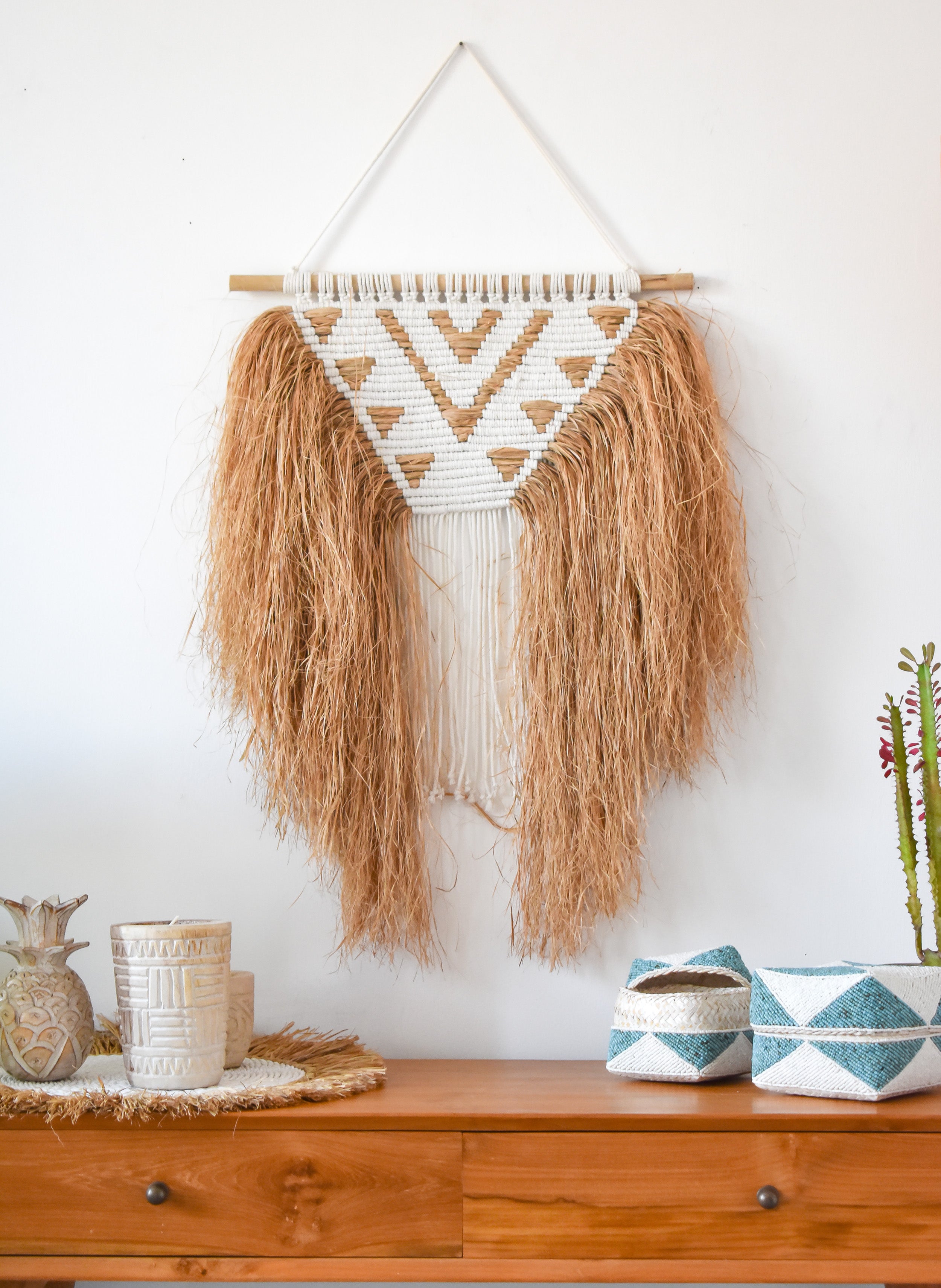 Kanobe - raffia and macramé wall decor