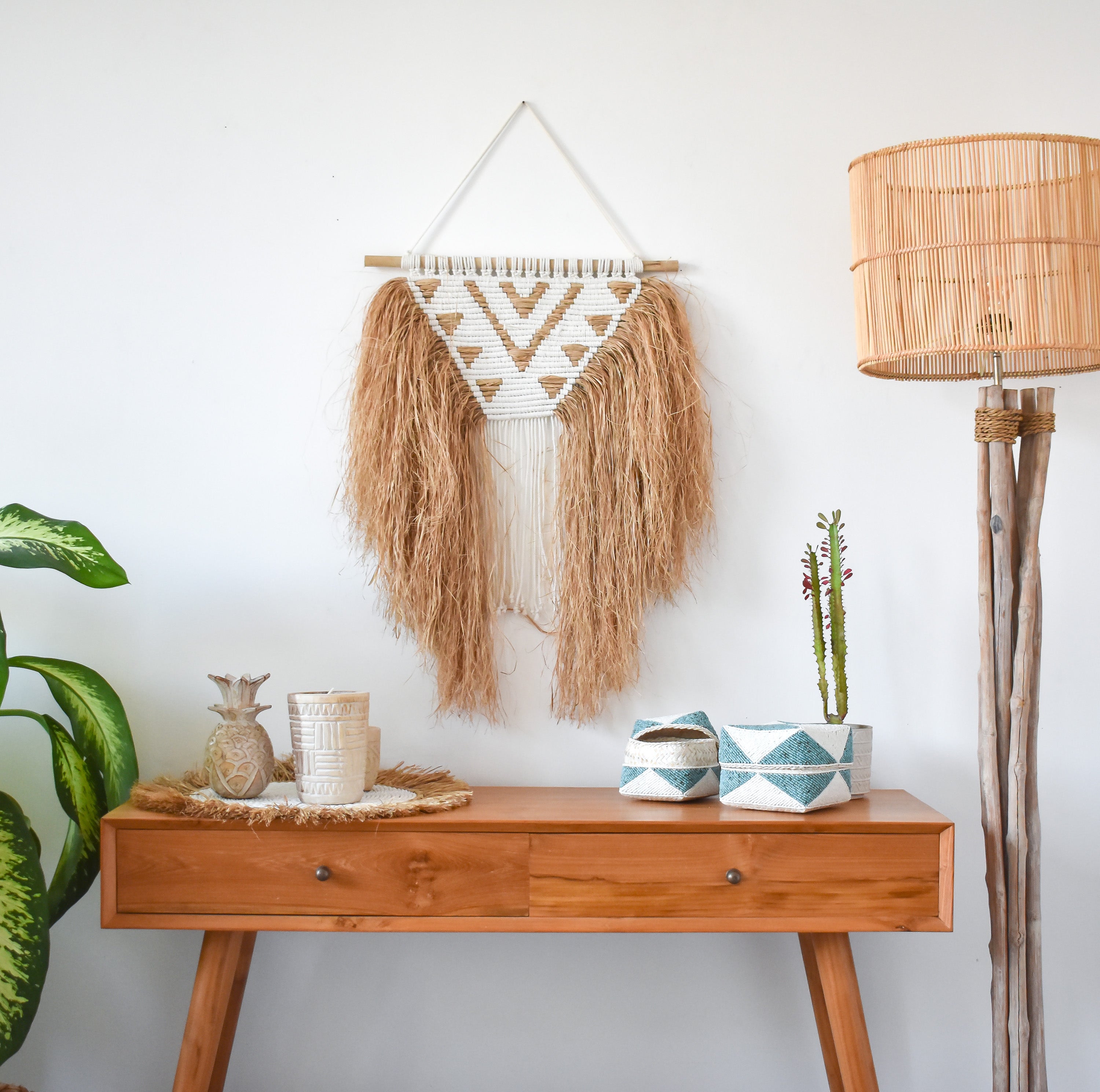 Kanobe - raffia and macramé wall decor