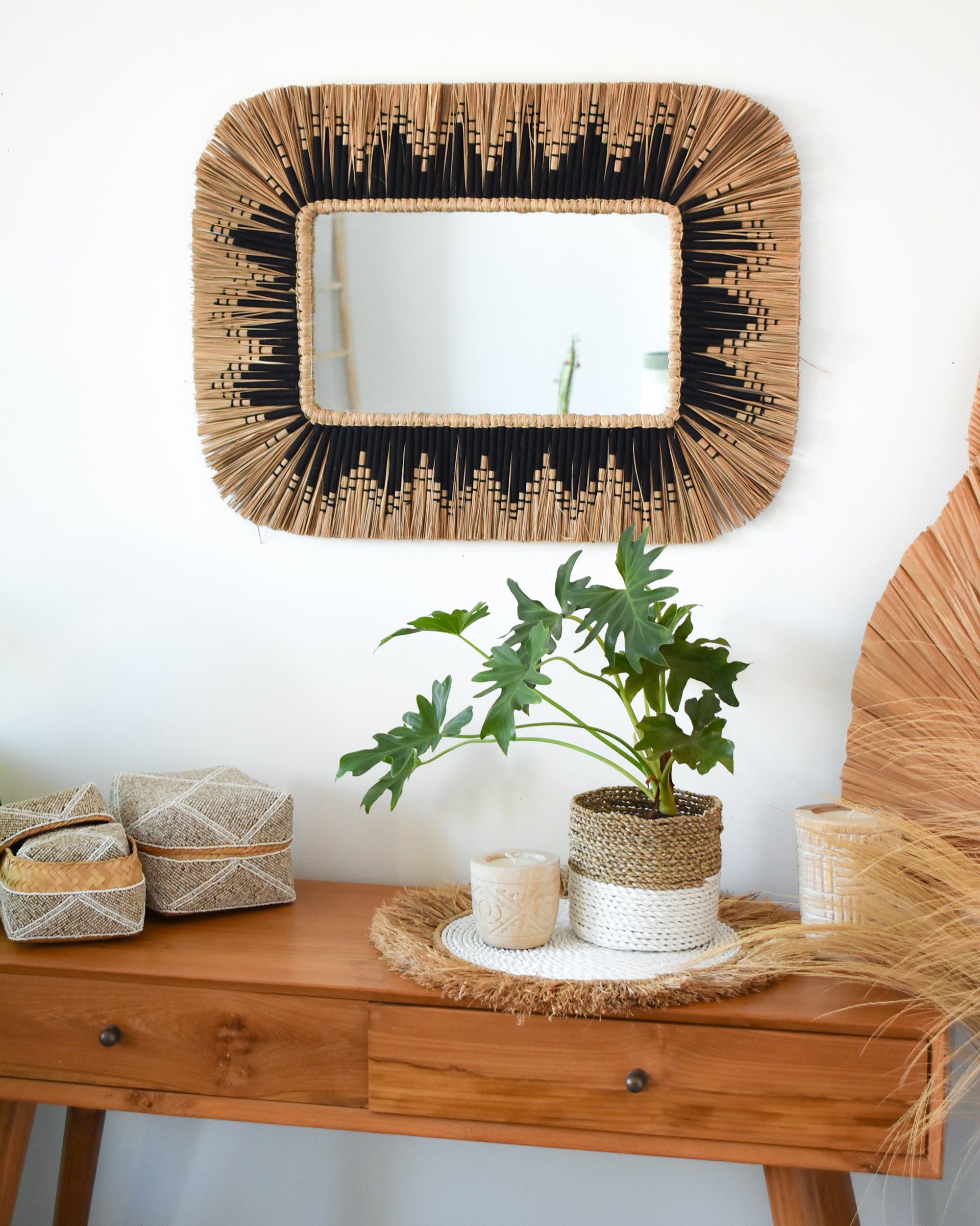 Ambon mirror rectangular - black