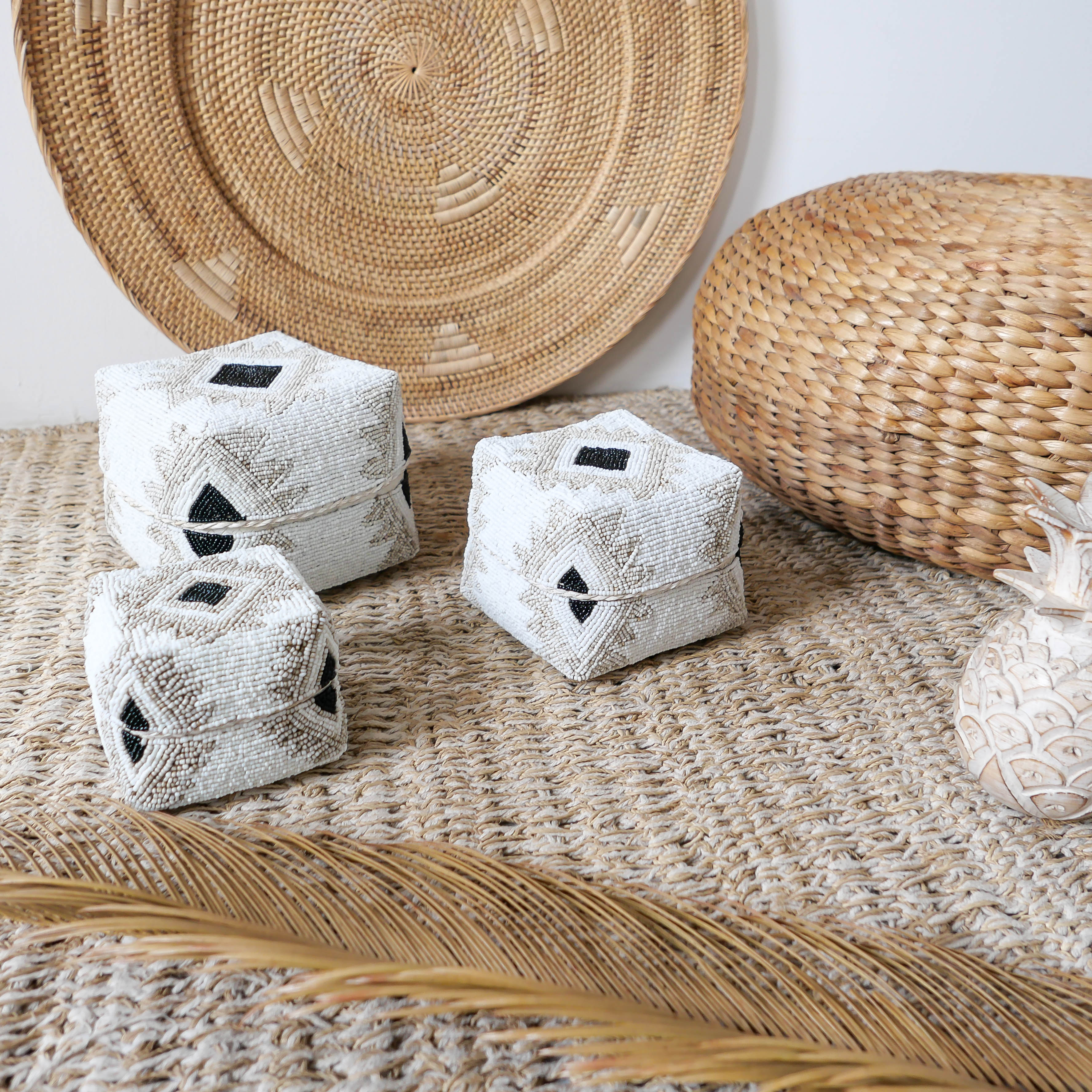 Decorative beaded box set 008
