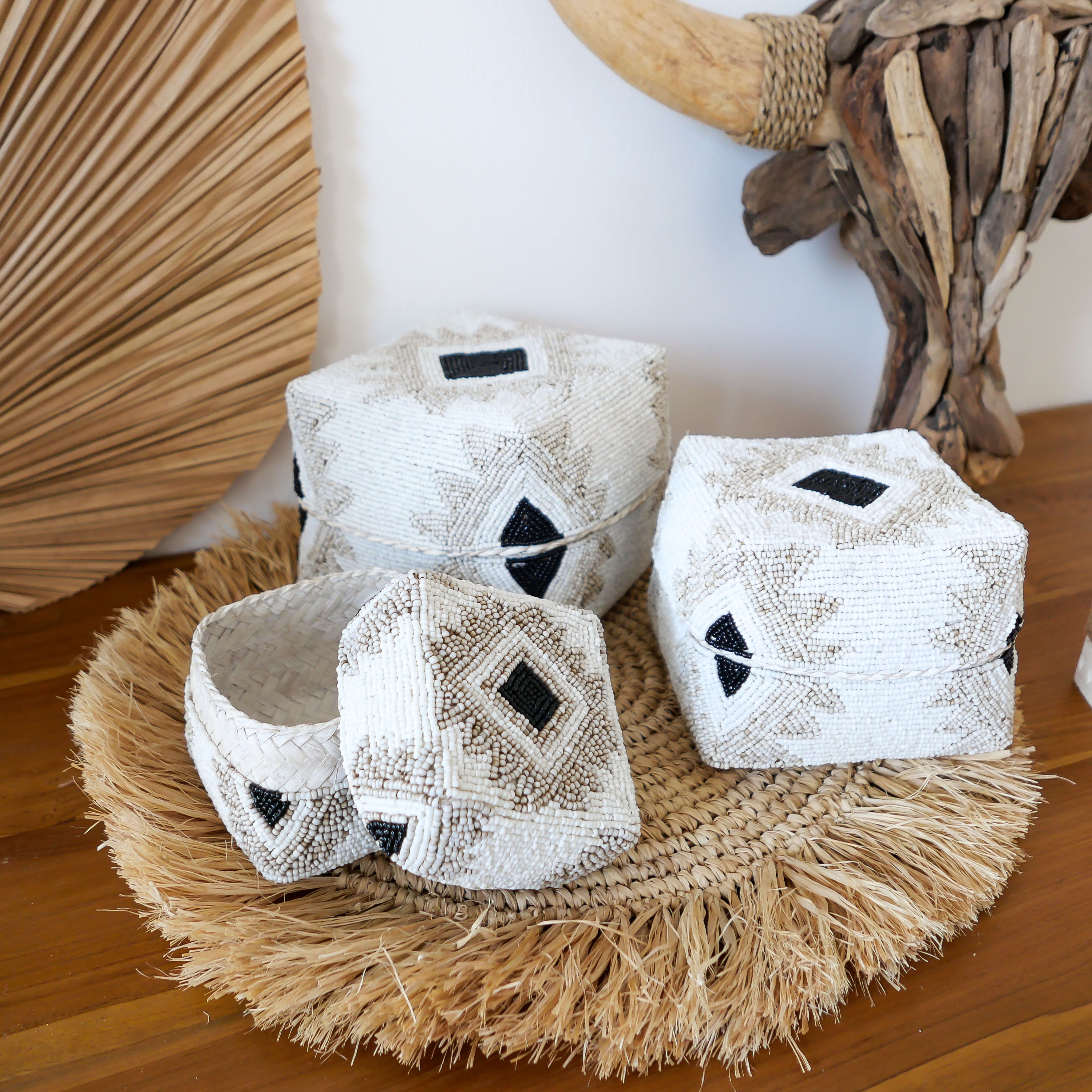 Decorative beaded box set 008