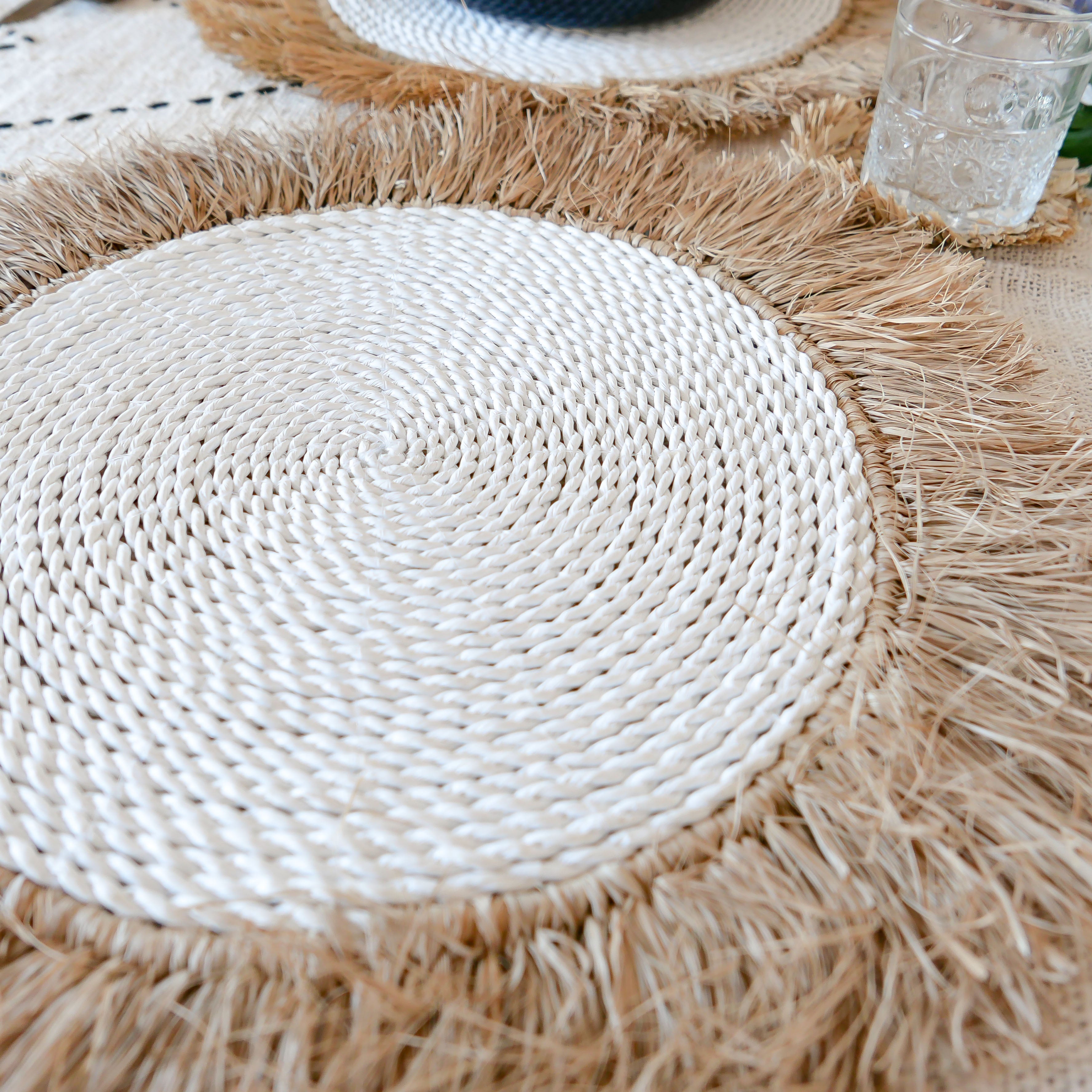 Raffia fringed placemat 002 - white