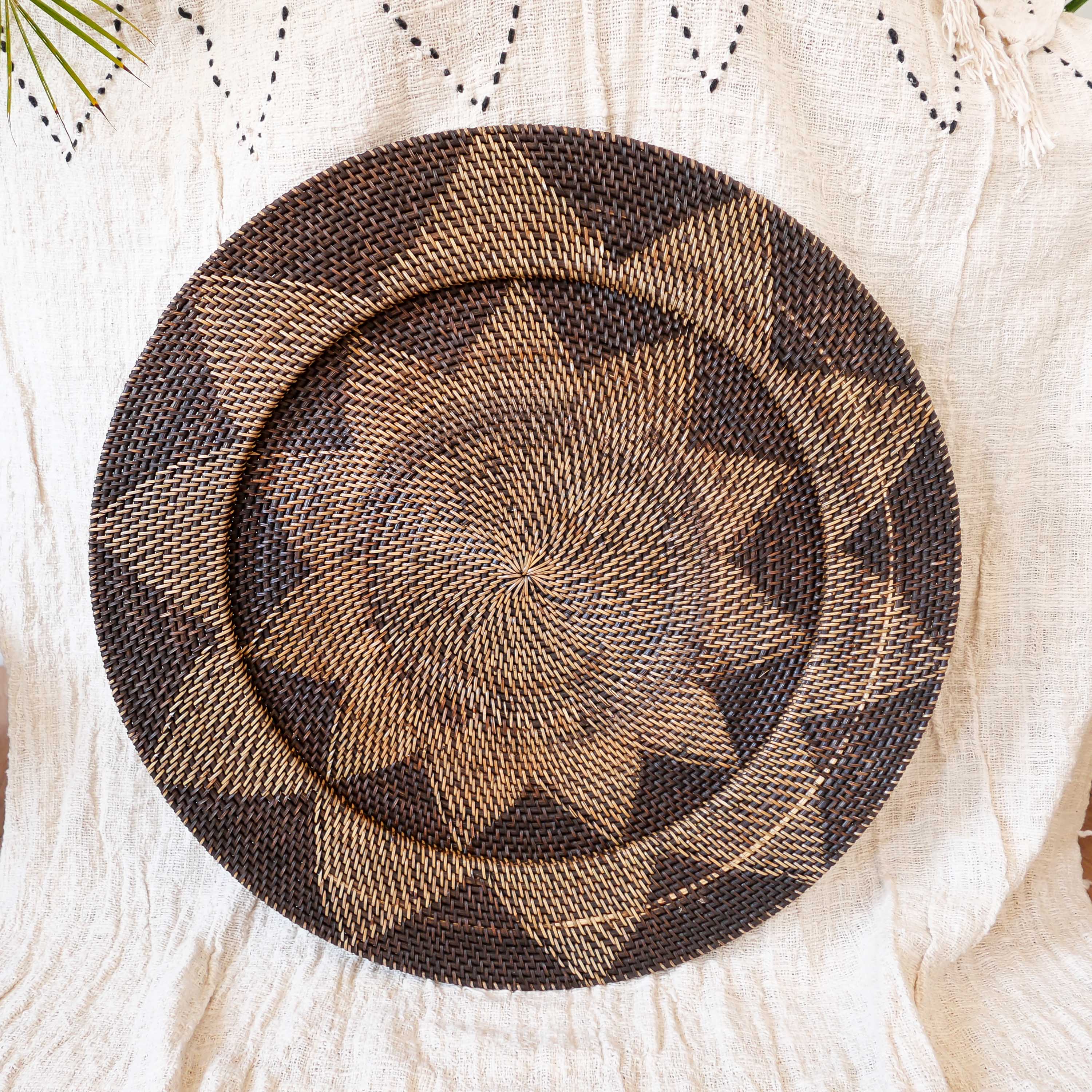 Decorative wall decor tray brown star pattern - Joglo Living