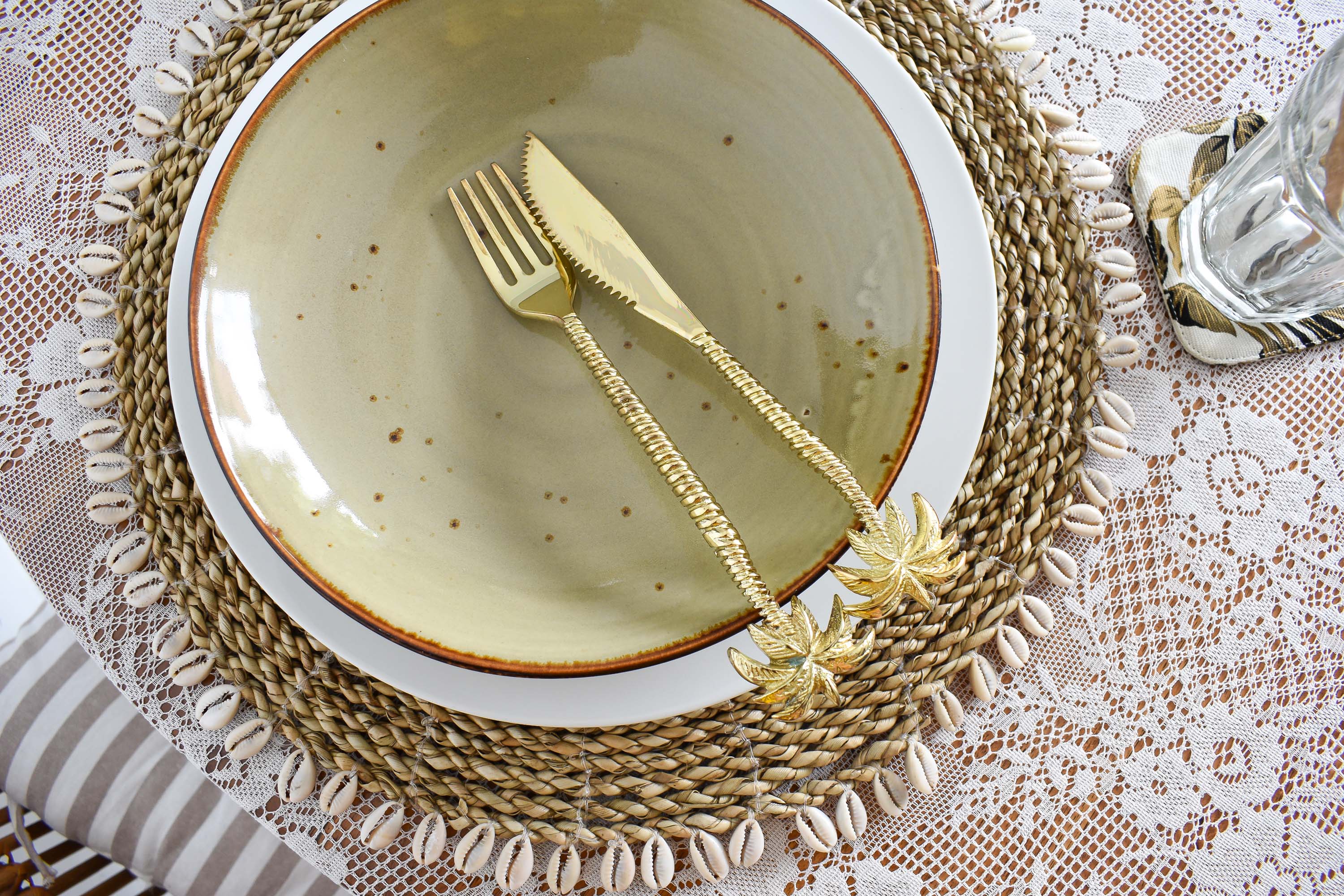Seagrass placemat set with cowrie shell - natural - Joglo Living