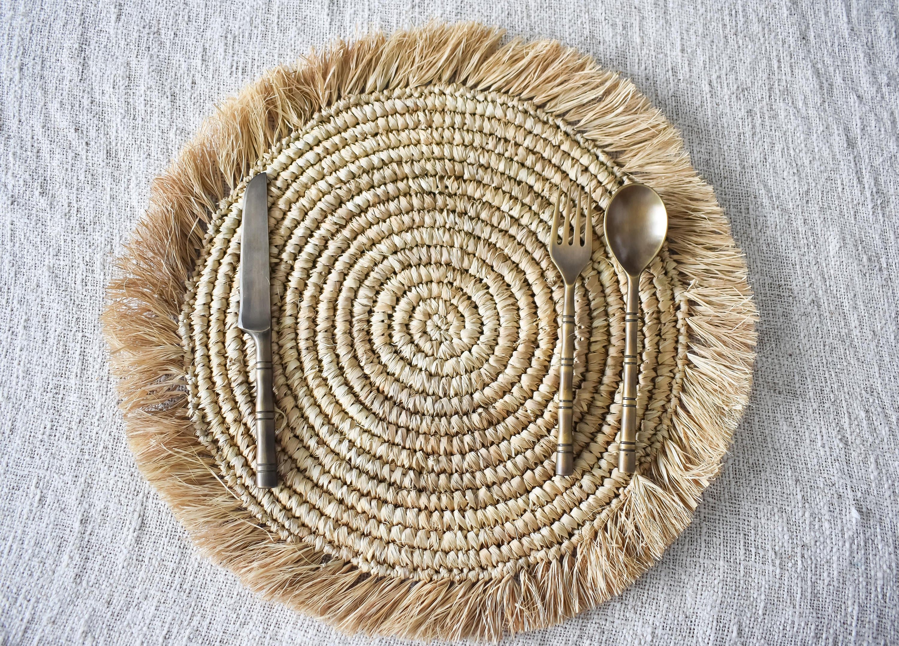 Raffia placemats set with fringe - Joglo Living