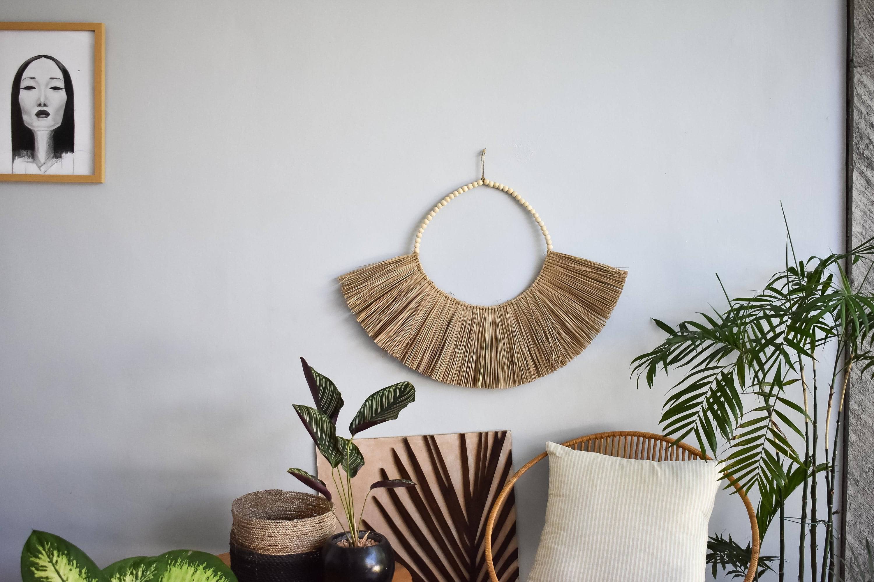 Raffia wall hanging with wooden beads - Joglo Living