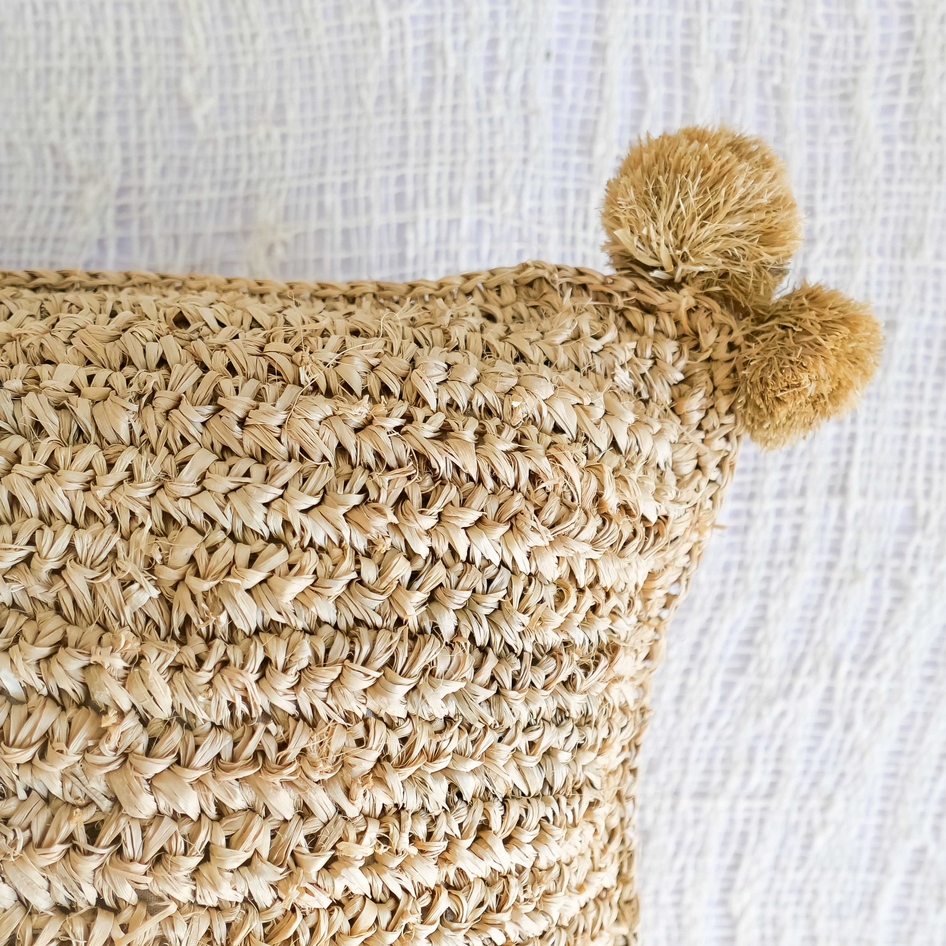 Sunda - Raffia pillow cover with pom pom - Joglo Living