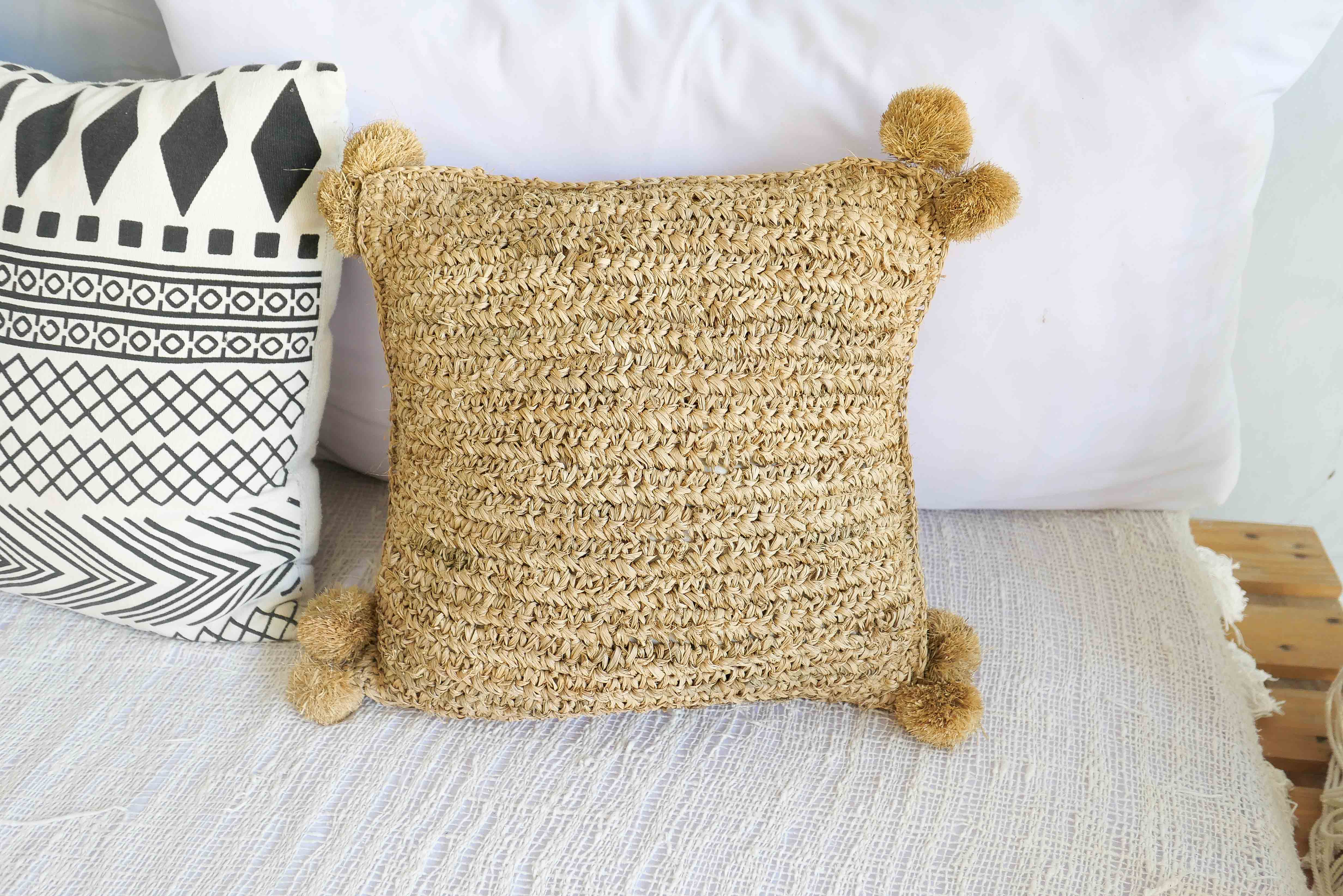 Sunda - Raffia pillow cover with pom pom - Joglo Living
