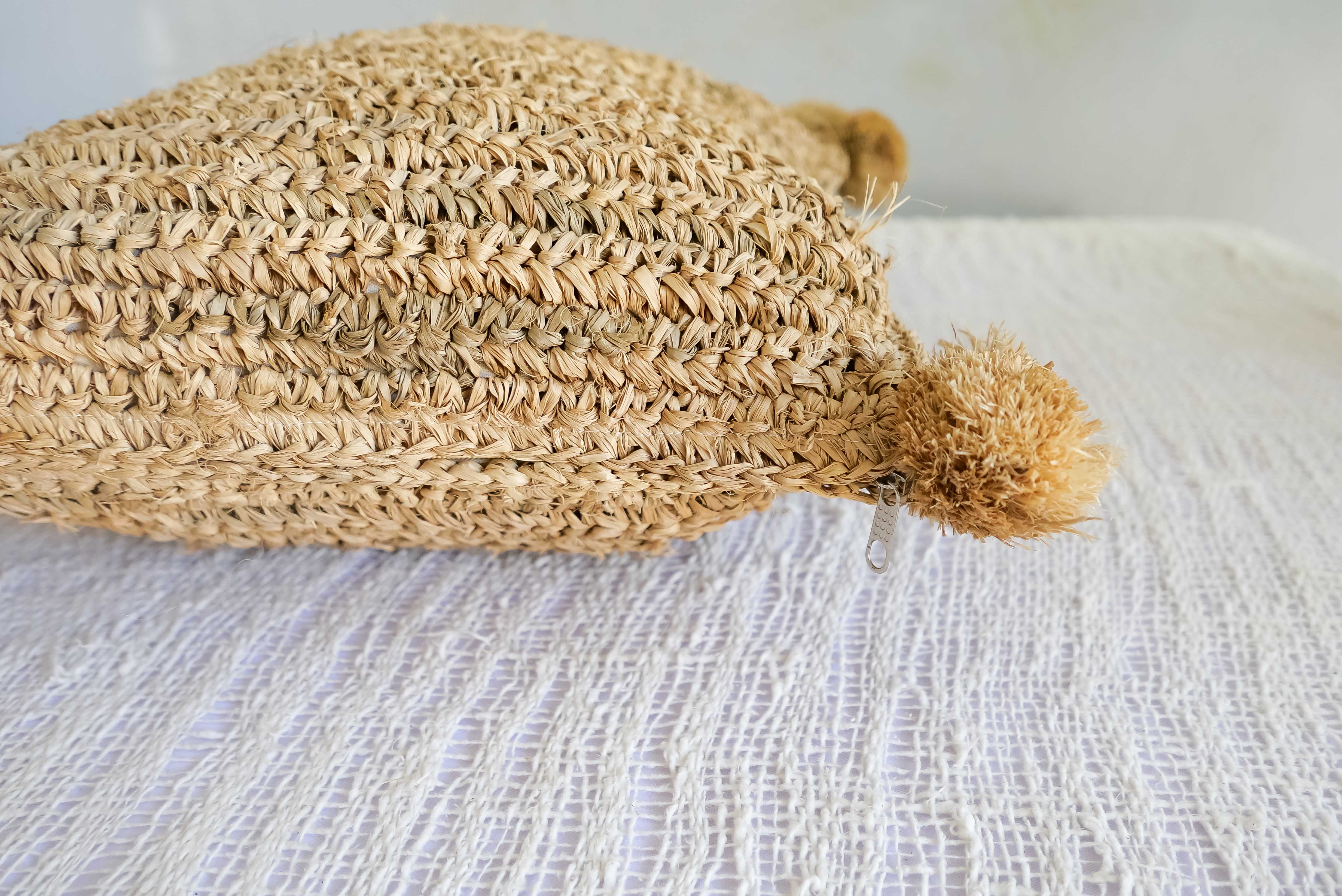 Sunda - Raffia pillow cover with pom pom - Joglo Living