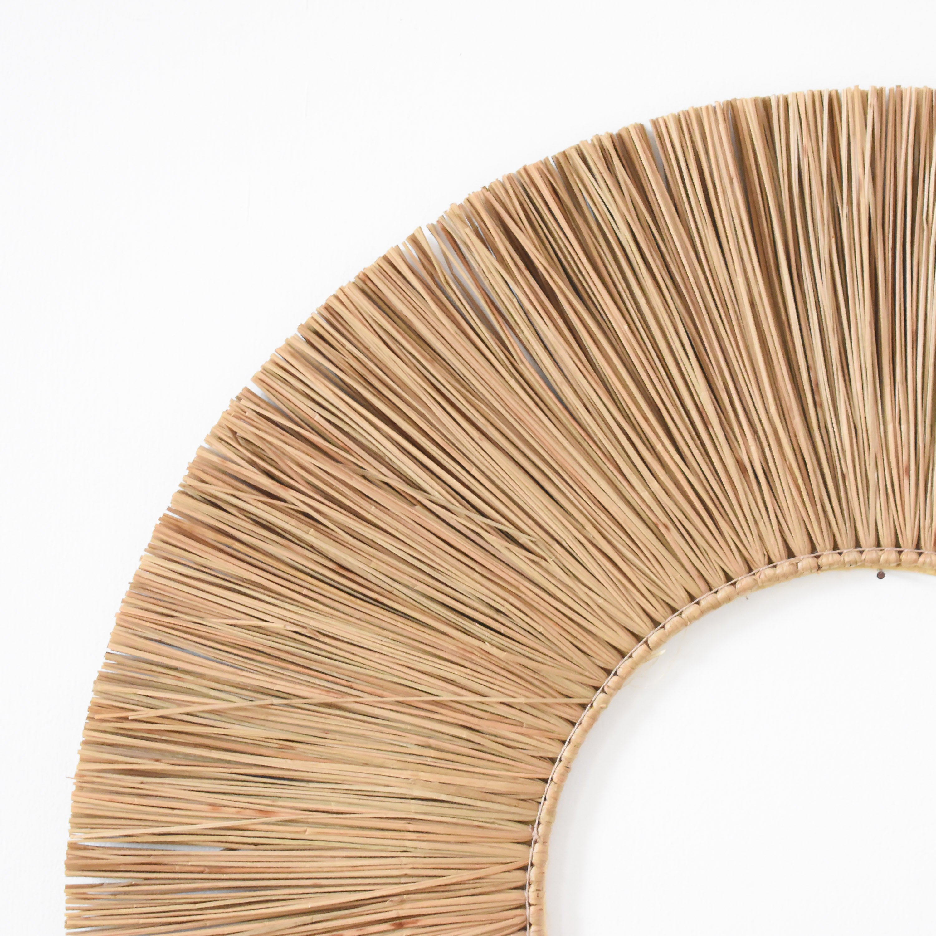 Seagrass round wall decor
