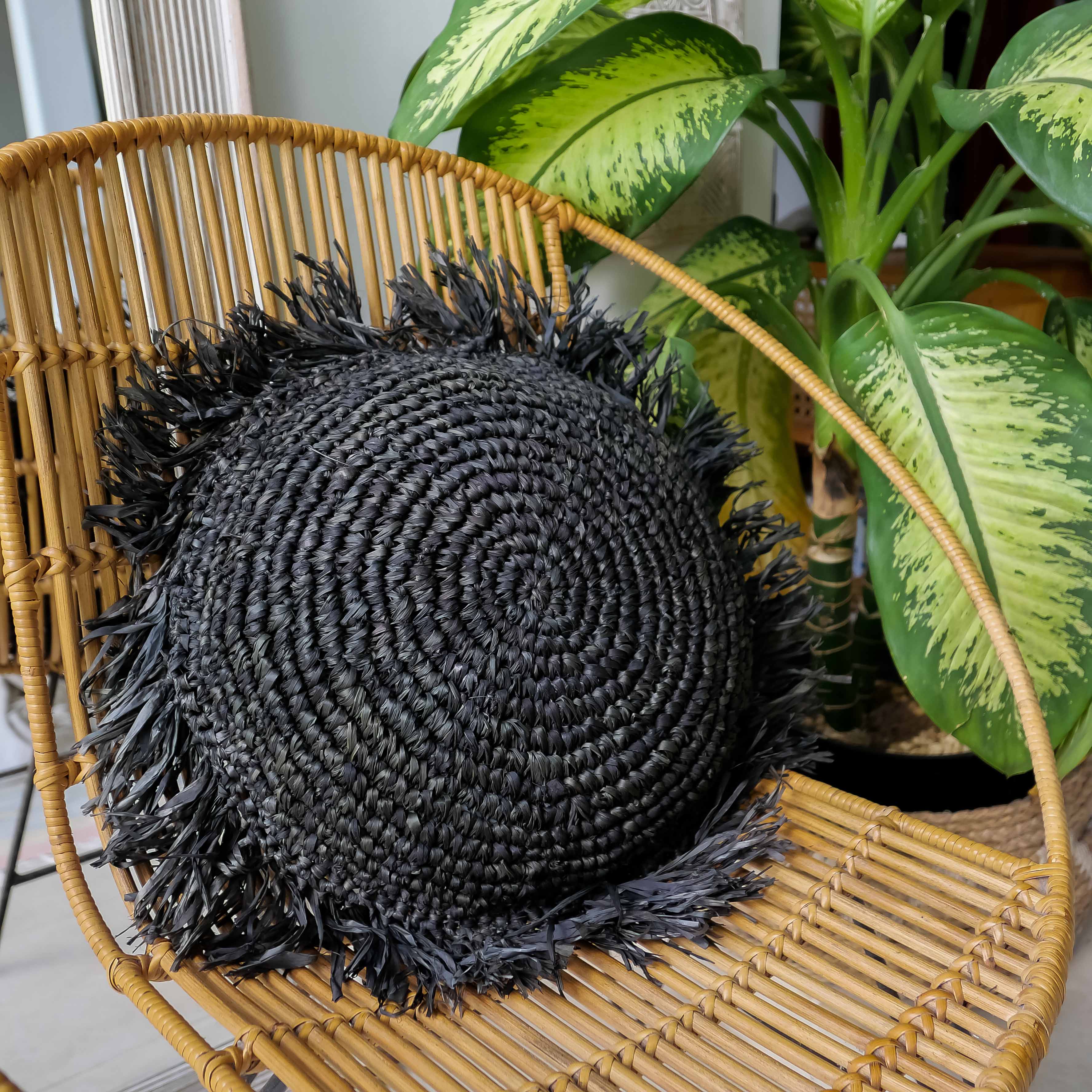 Sunda - Black round raffia pillow cover with fringe - Joglo Living
