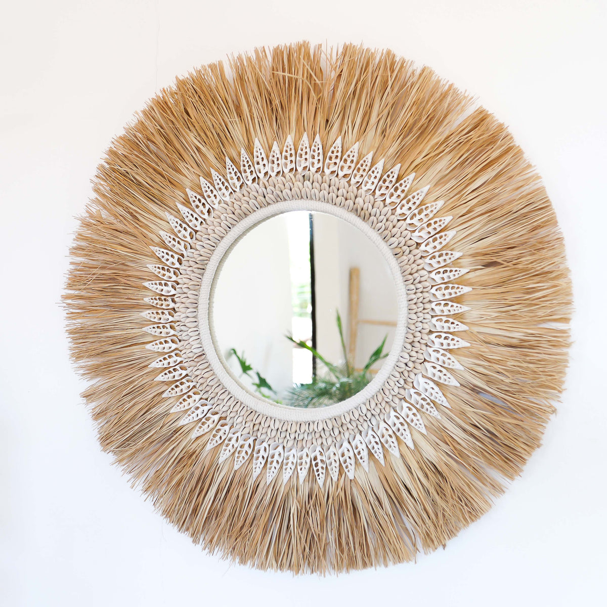 Raffia round wall mirror with sea shell Mawi | Joglo Living
