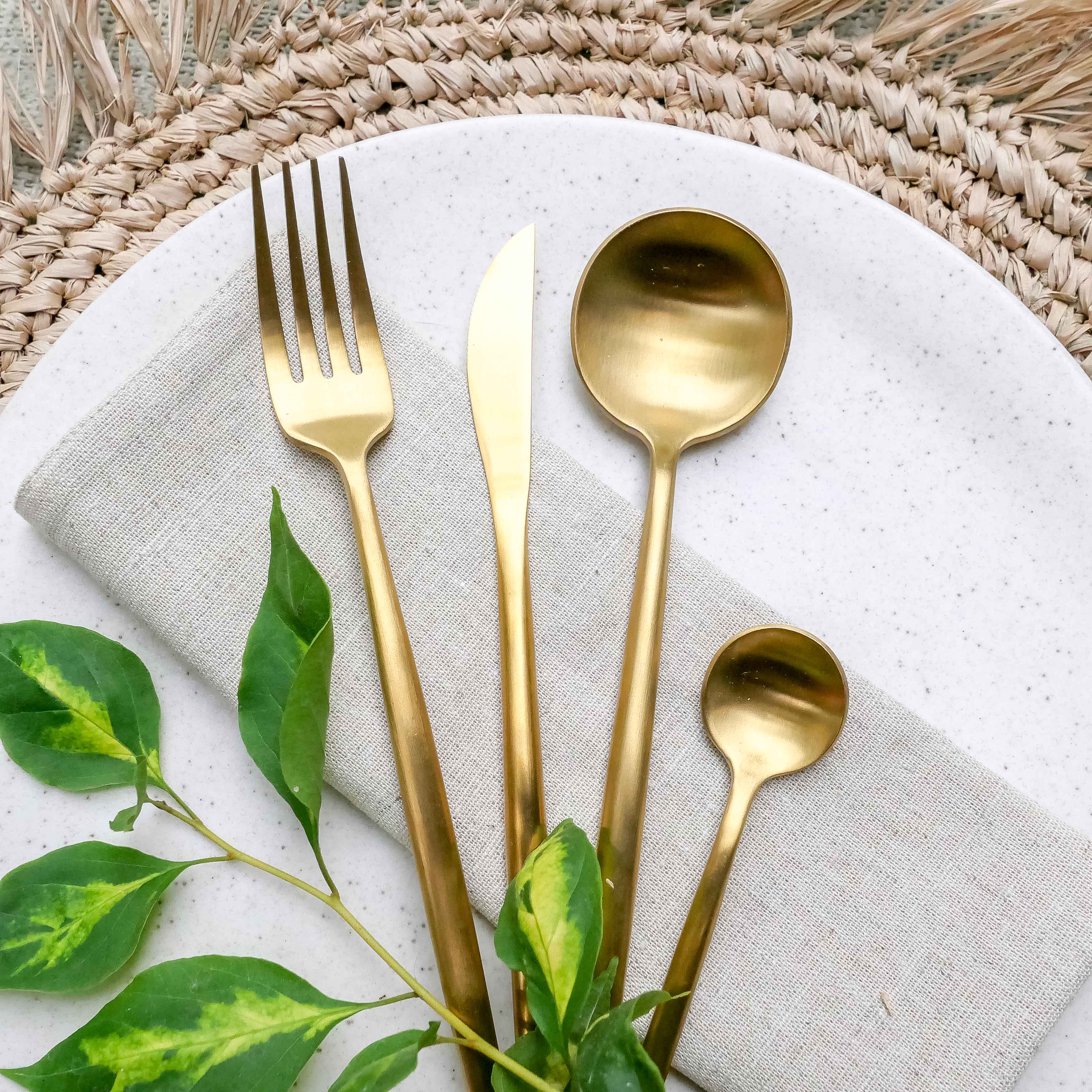 Gold stainless steel cutlery set - Joglo Living